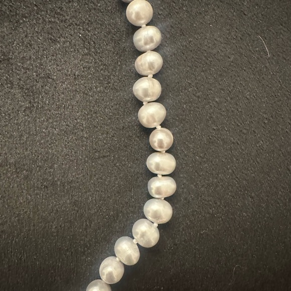 Gray Cultured Freshwater Pearl (7mm) 18" necklace set in sterling silver - Picture 5 of 5